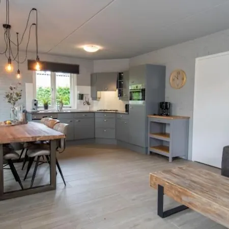 Beekje - Rolstoelvriendelijk En Comfortabel 8p Holiday home